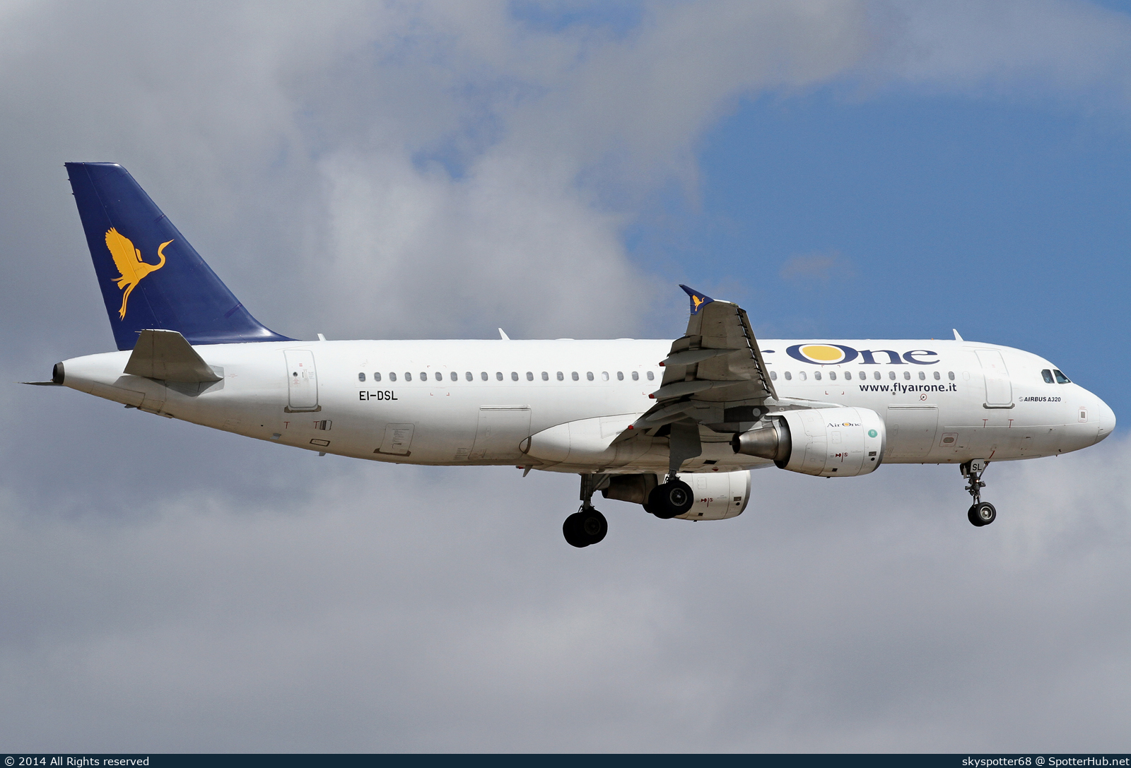 Photo of EI-DSL - Airbus A320-216 operated by Air One