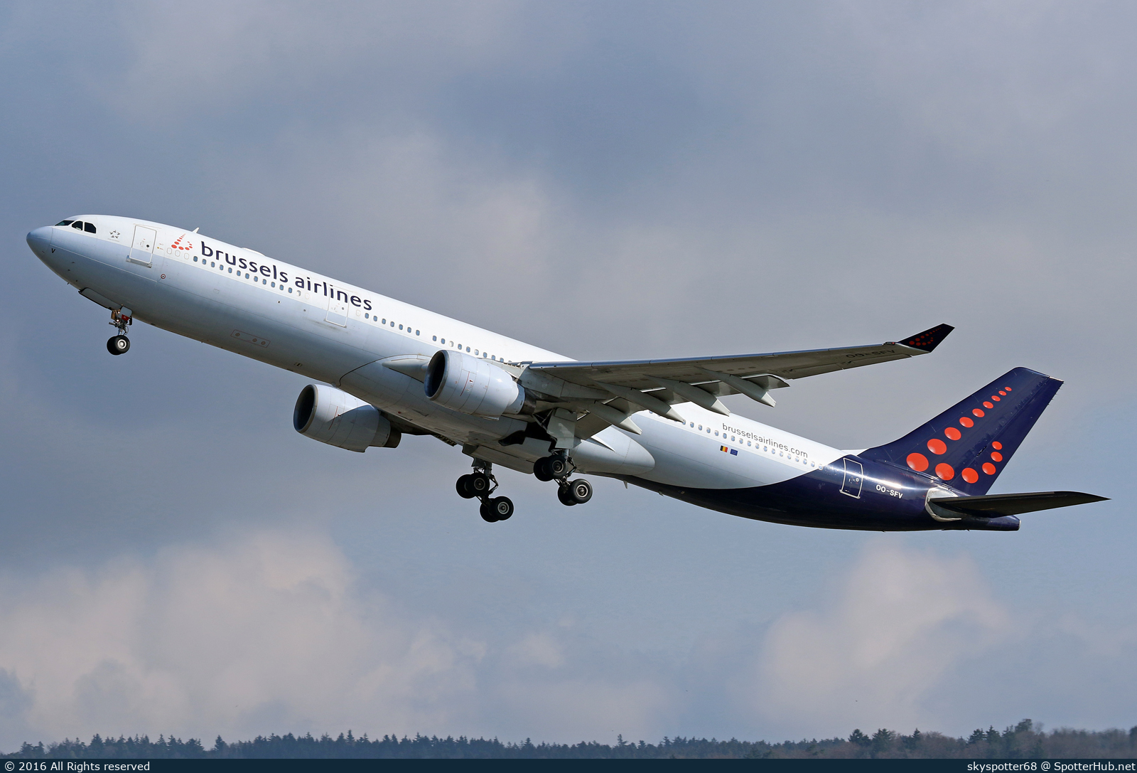 Photo of OO-SFV - Airbus A330-322 operated by Brussels Airlines