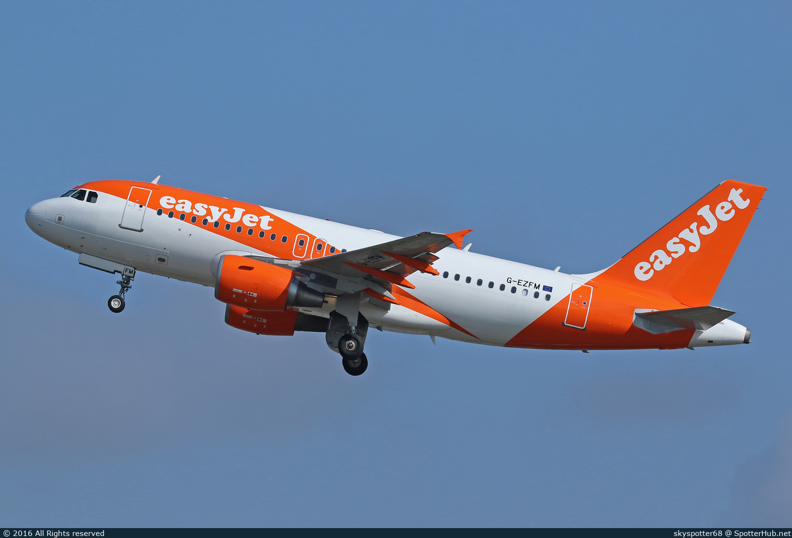 Photo of G-EZFM - Airbus A319-111 operated by easyJet