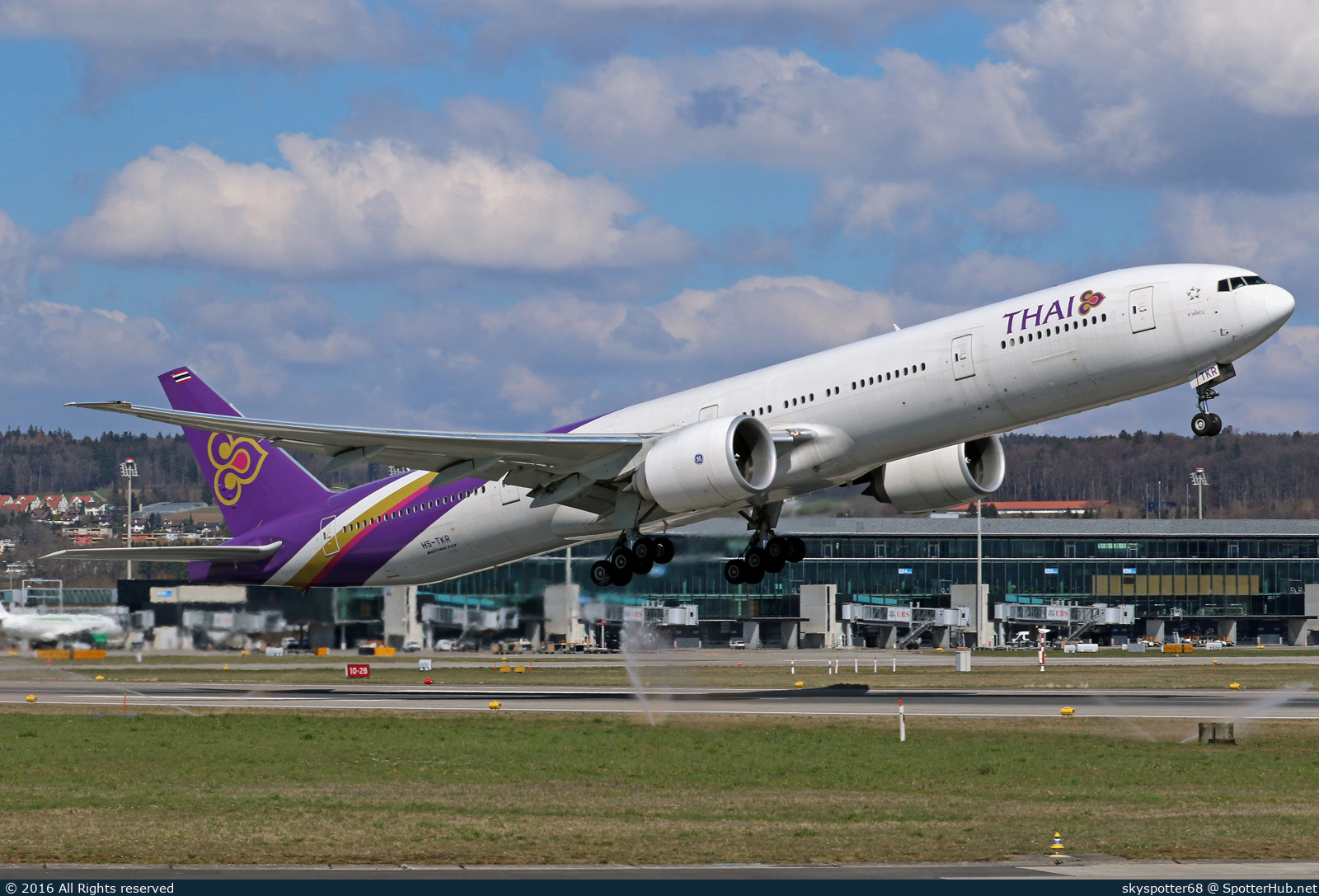 Photo of HS-TKR - Boeing 777-3AL(ER) operated by Thai Airways International
