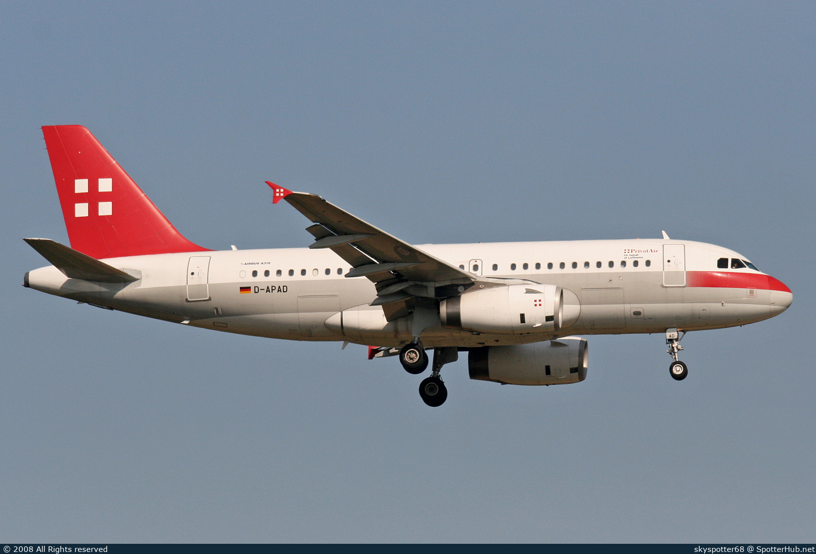 Photo of D-APAD - Airbus A319-132(LR) operated by PrivatAir