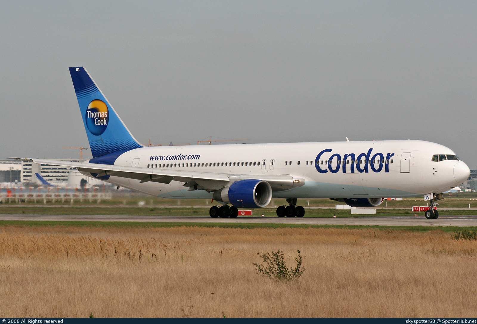 Photo of D-ABUA - Boeing 767-330(ER) operated by Condor