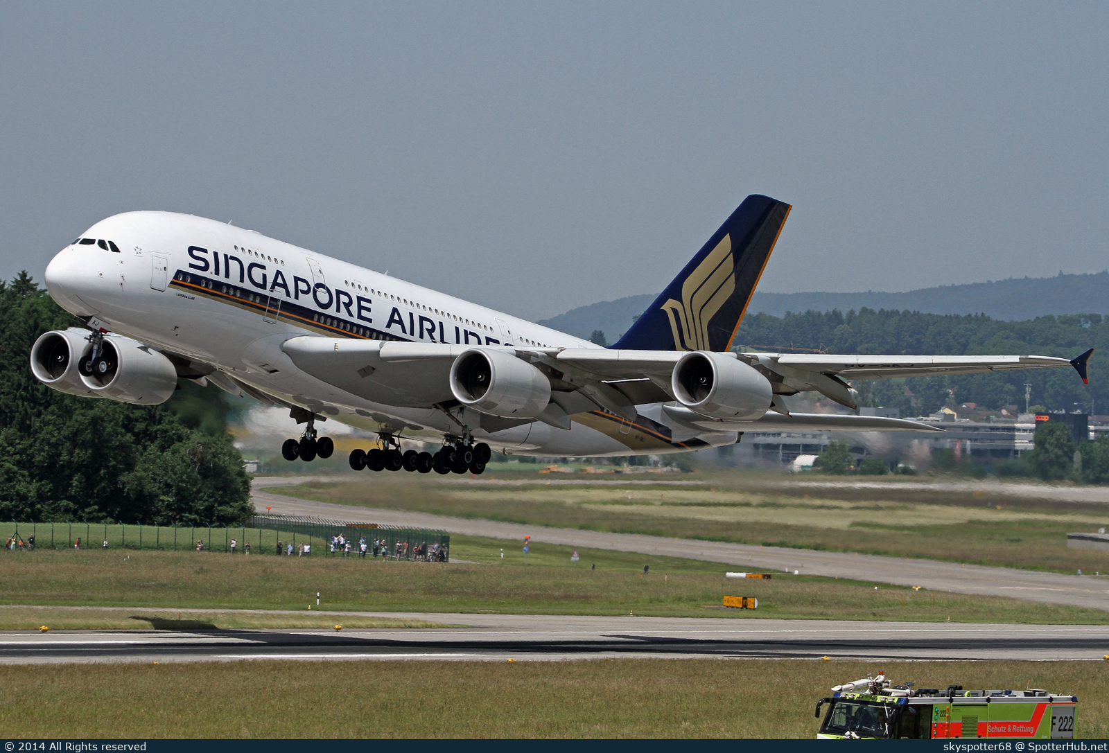 Photo of 9V-SKJ - Airbus A380-841 operated by Singapore Airlines