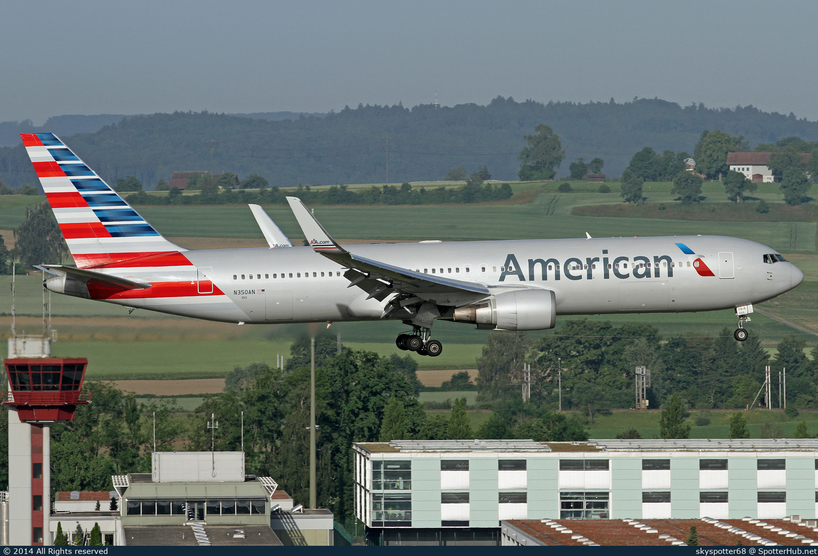 Photo of N350AN - Boeing 767-323(ER) operated by American Airlines