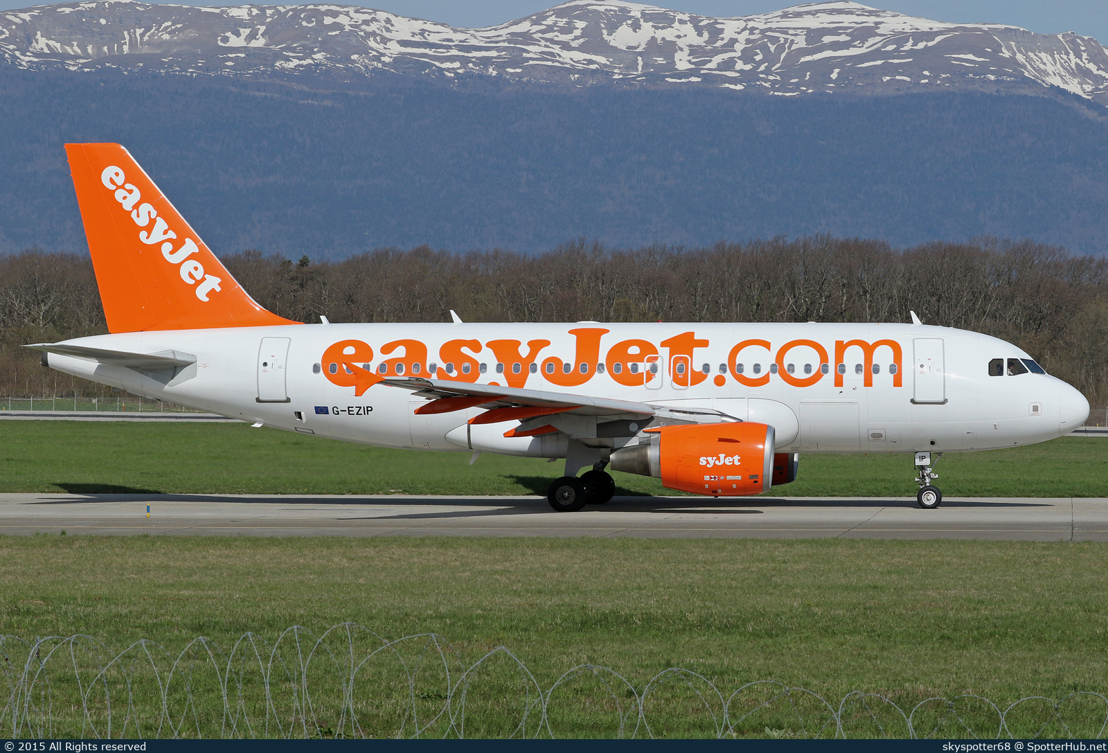 Photo of G-EZIP - Airbus A319-111 operated by easyJet