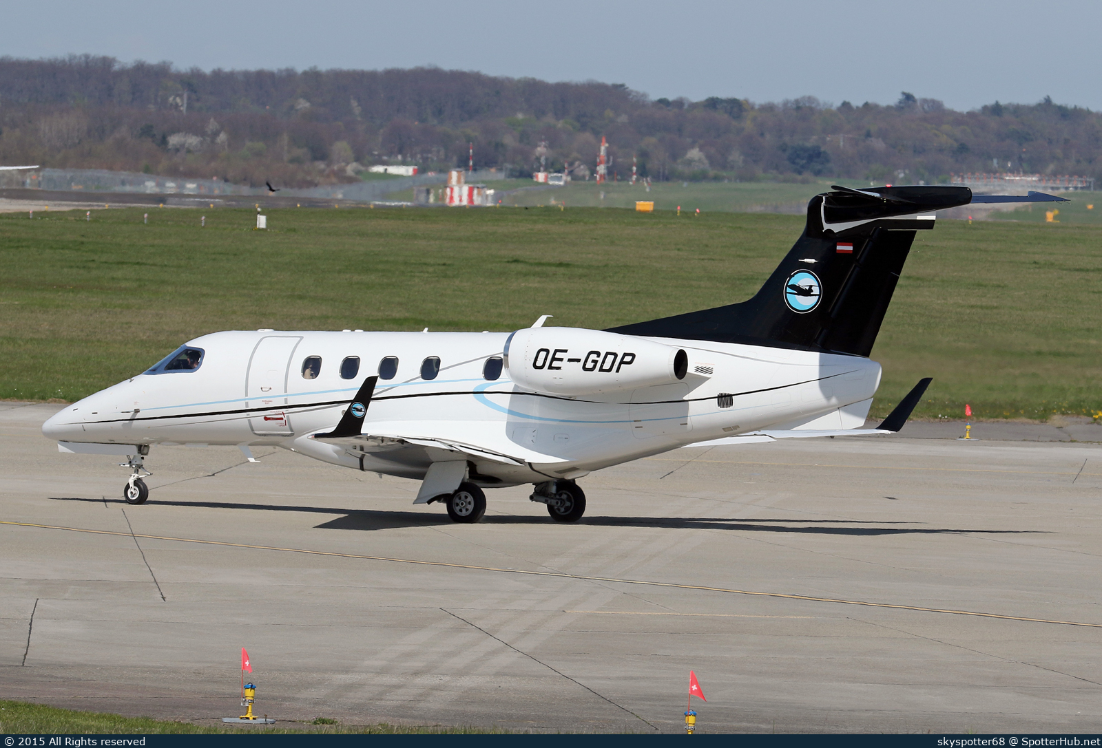 Photo of OE-GDP - Embraer Phenom 300 operated by Speedwings Executive Jet