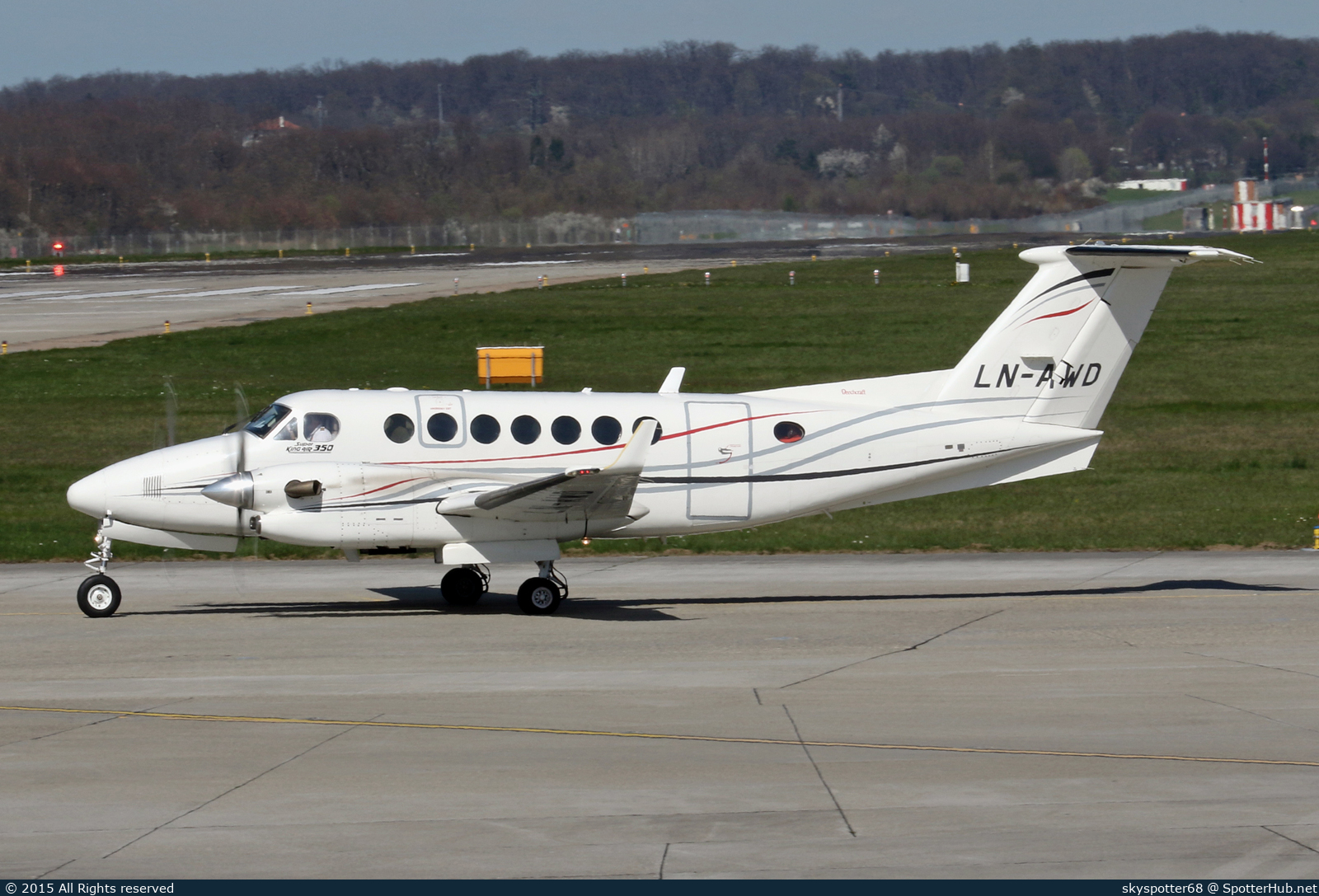 Photo of LN-AWD - Beechcraft B300 Super King Air 350 operated by Airwing