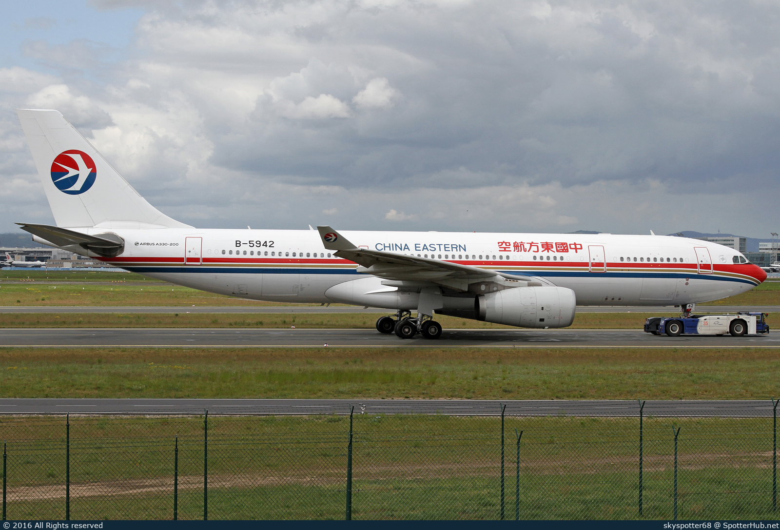 Photo of B-5942 - Airbus A330-243 operated by China Eastern Airlines