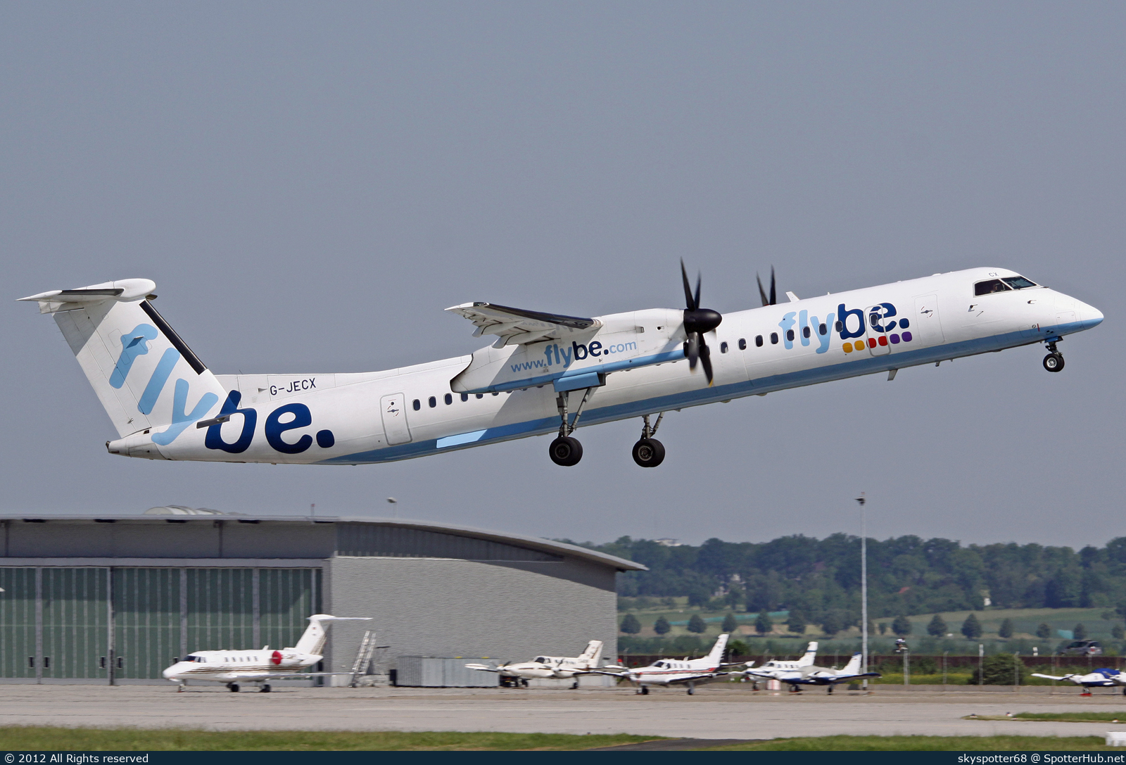 Photo of G-JECX - Bombardier DHC-8-402 Dash 8 Q400 operated by flybe