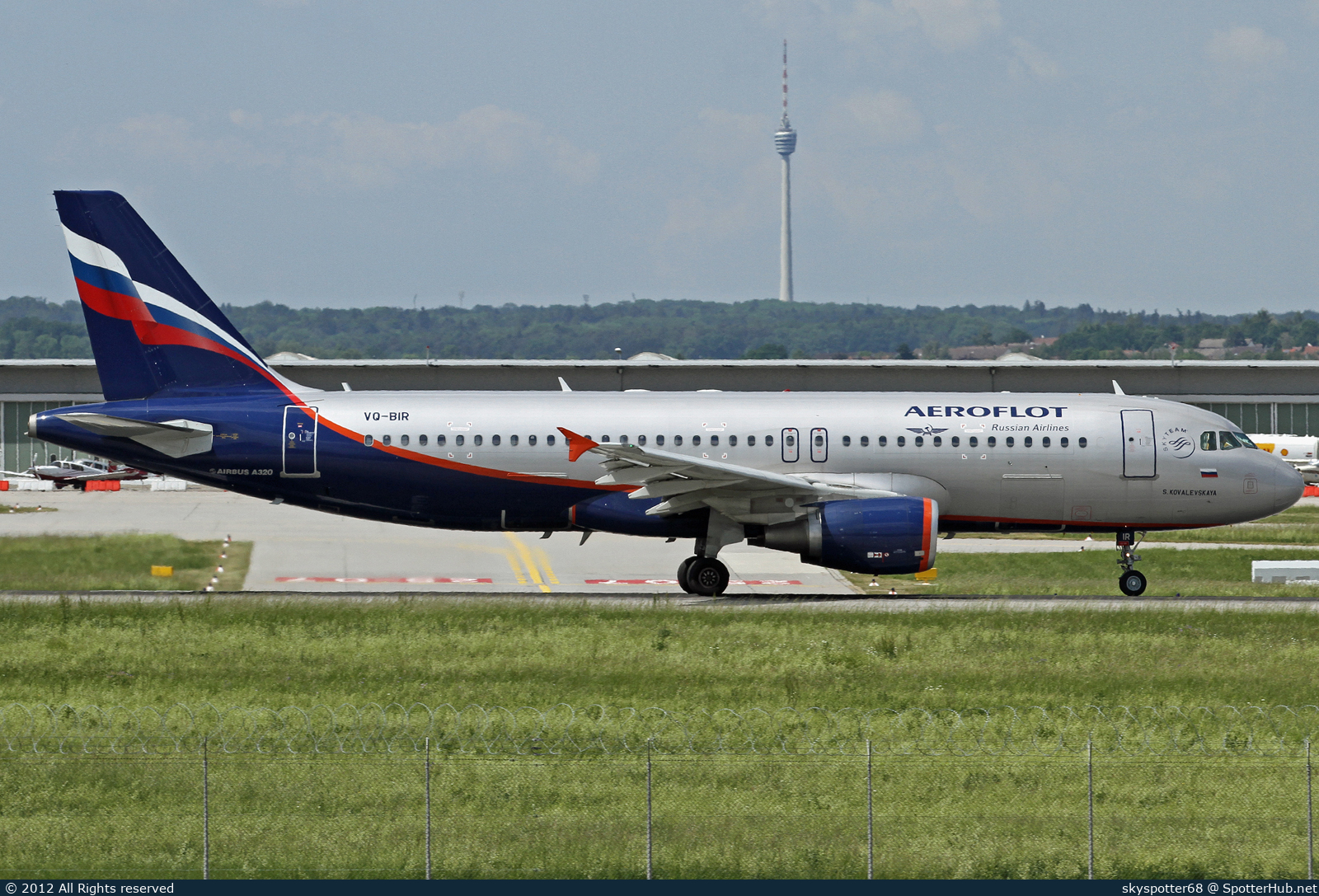 Photo of VQ-BIR - Airbus A320-214 operated by Aeroflot