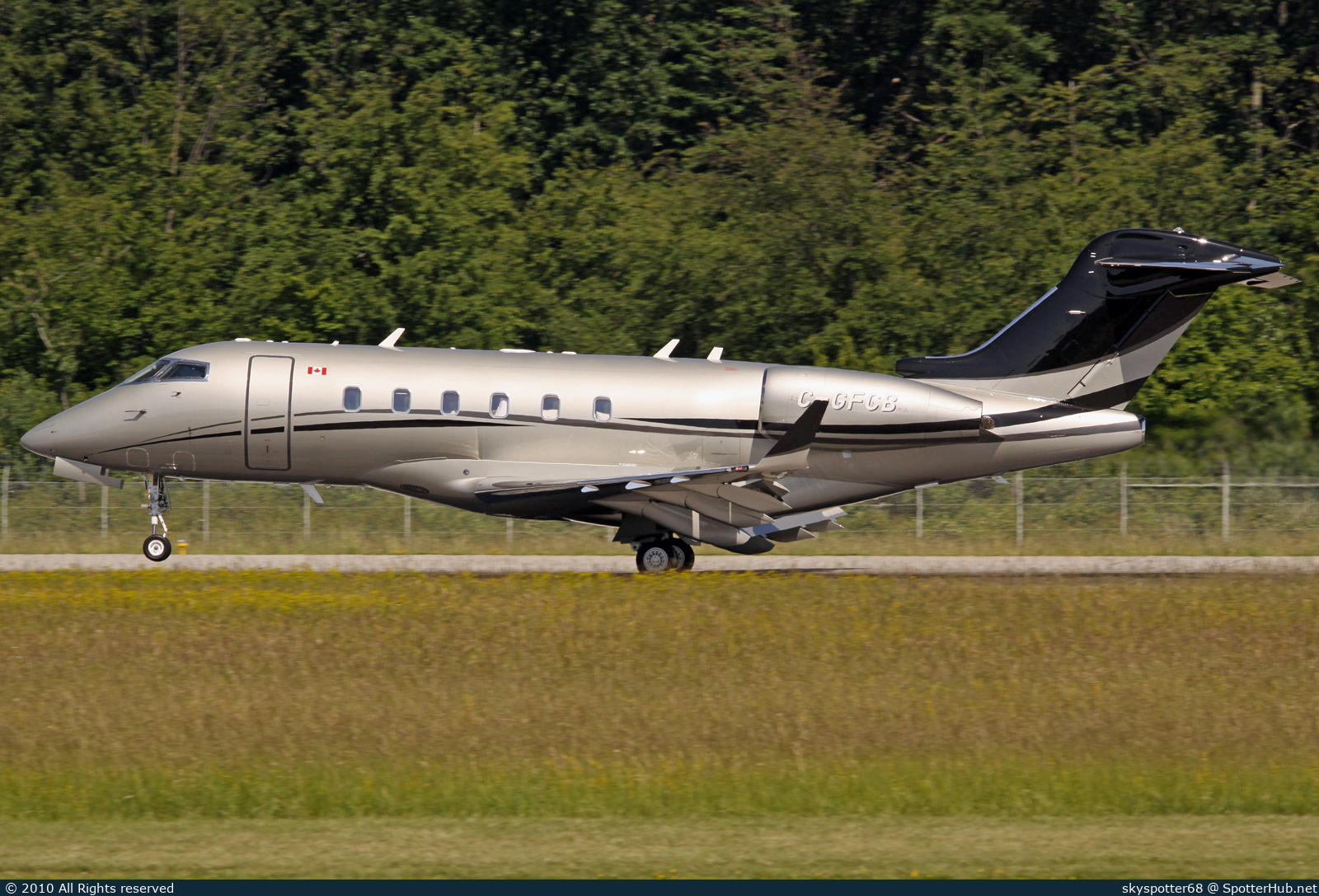 Photo of C-GFCB - Bombardier Challenger 300 operated by Execaire