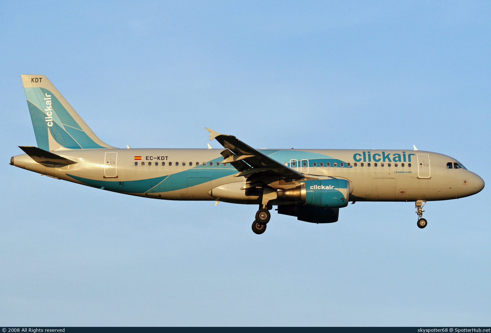 Photo of EC-KDT - Airbus A320-216 operated by Clickair