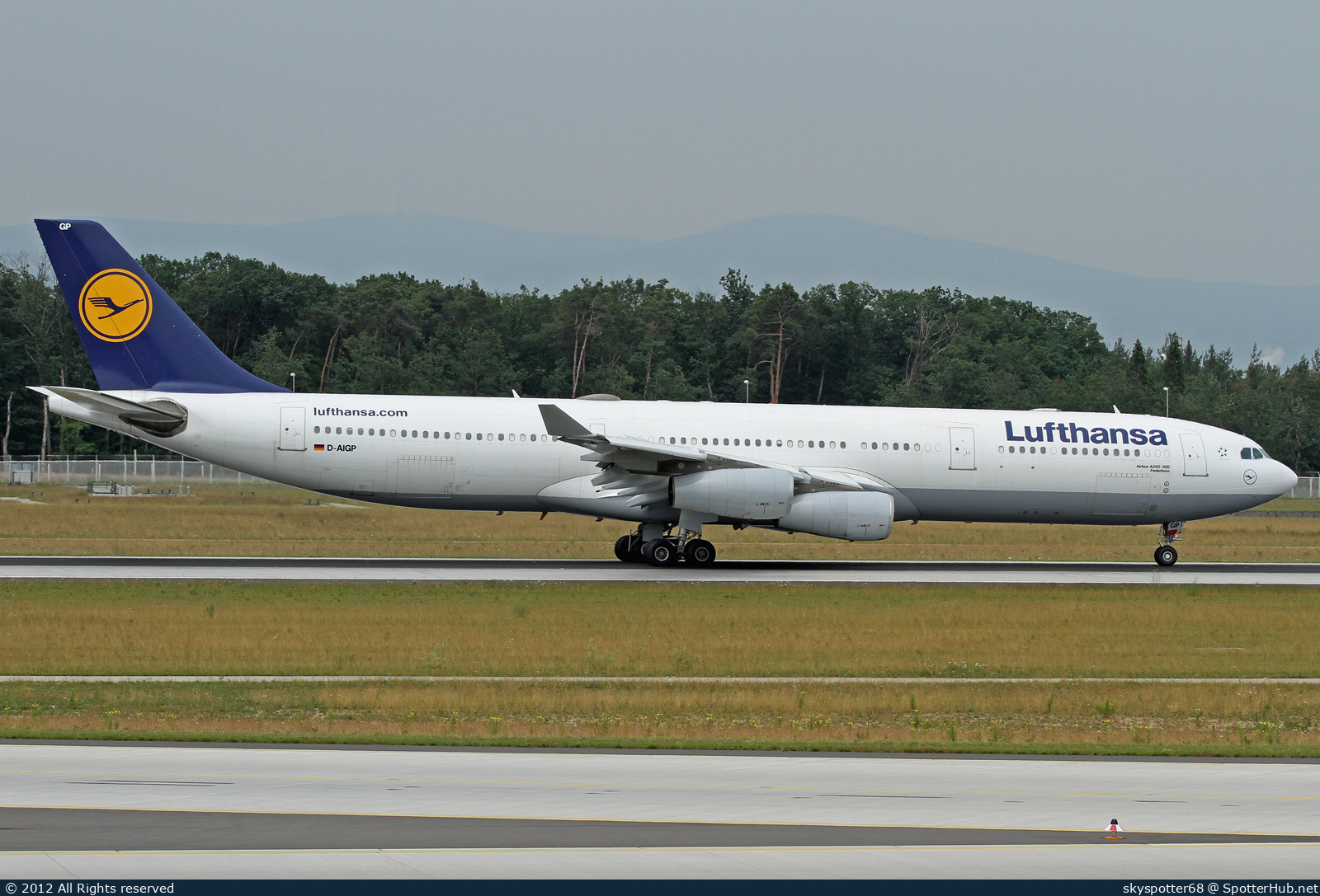 Photo of D-AIGP - Airbus A340-313 operated by Lufthansa