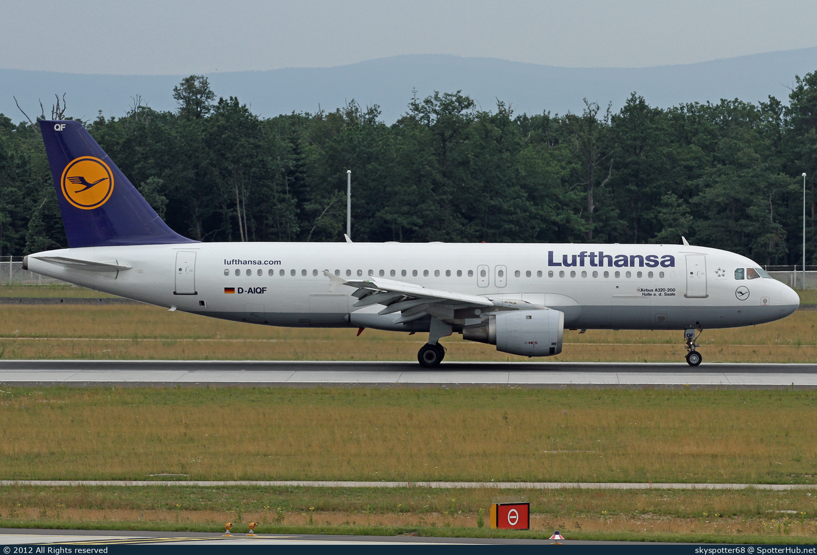 Photo of D-AIQF - Airbus A320-211 operated by Lufthansa