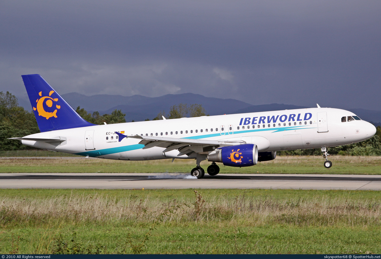 Photo of EC-JQP - Airbus A320-214 operated by Iberworld Airlines