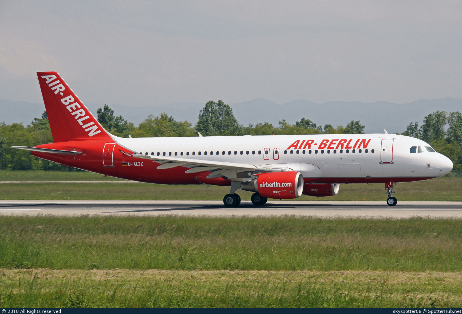 Photo of D-ALTK - Airbus A320-214 operated by Air Berlin