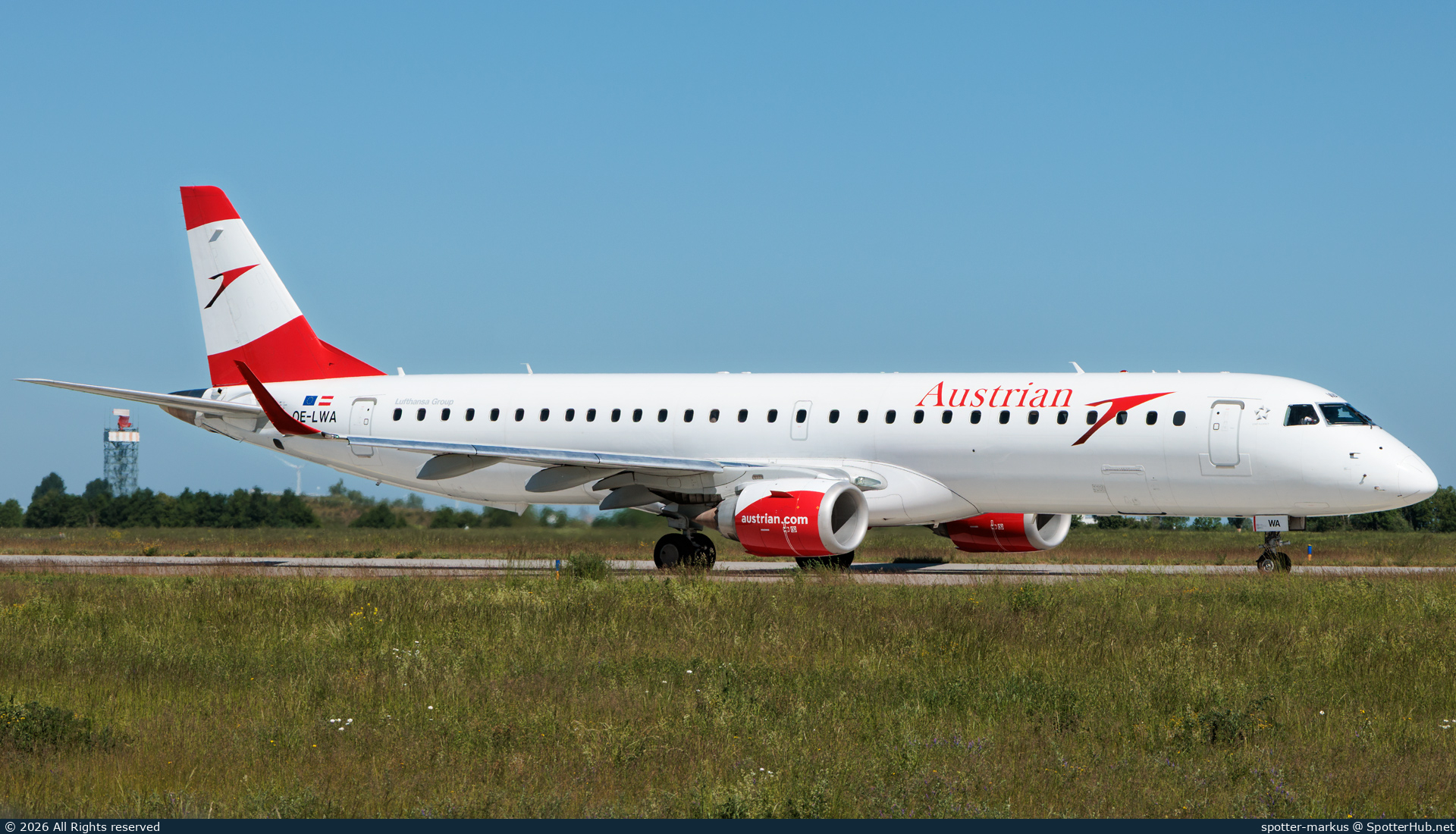 Photo of OE-LWA - Embraer ERJ-195LR operated by Austrian Airlines