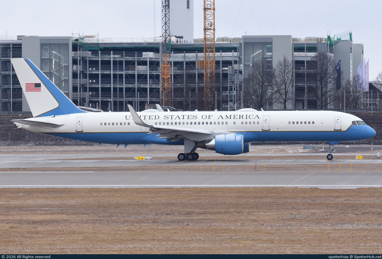 Photo of 99-0004 - Boeing C-32A operated by US Air Force