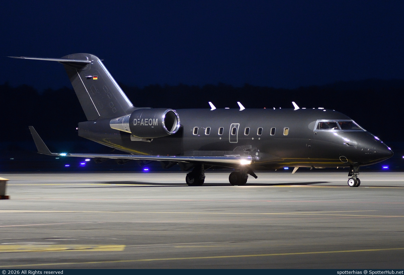 Photo of D-AEOM - Bombardier Challenger 604 operated by Elangeni