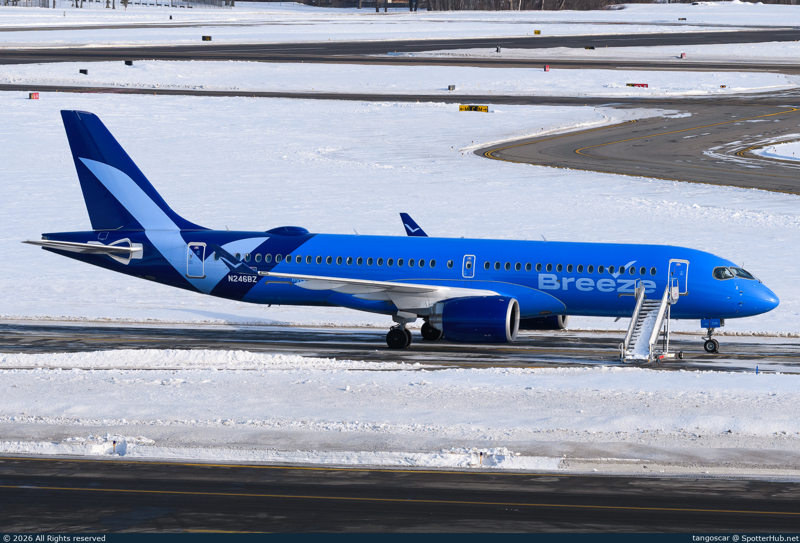 Photo of N246BZ - Airbus A220-300 operated by Breeze Airways