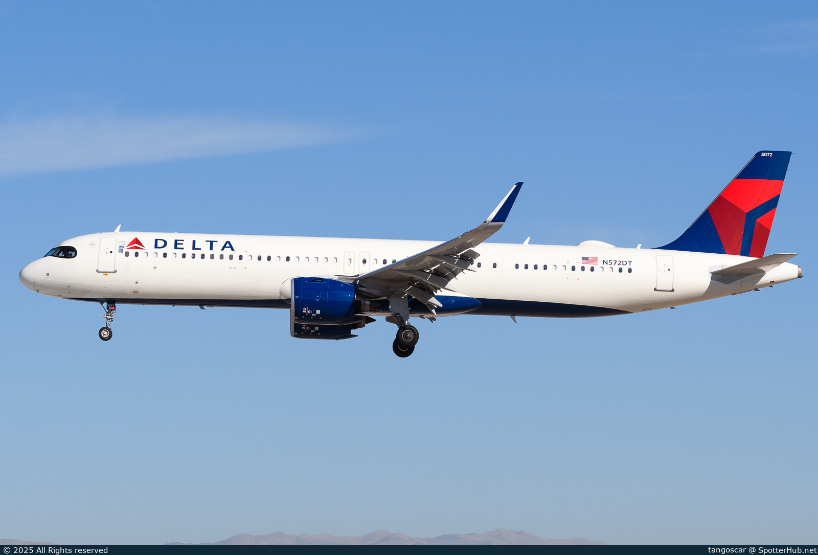 Photo of N572DT - Airbus A321-271NX operated by Delta Air Lines