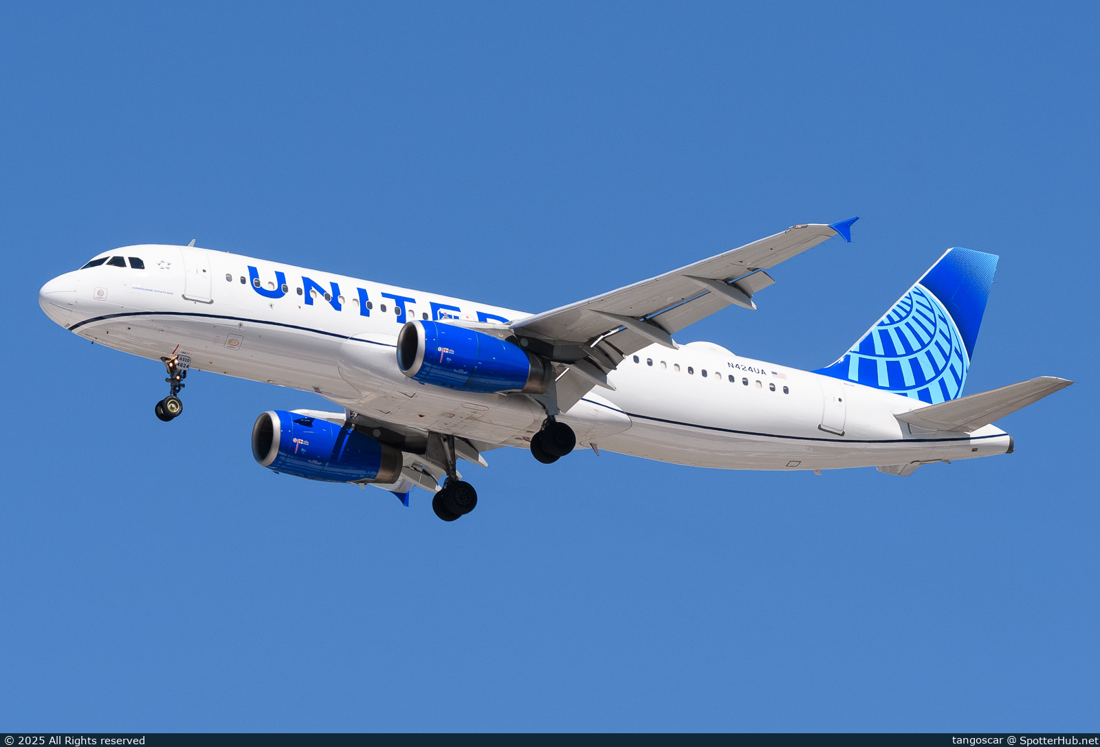 Photo of N424UA - Airbus A320-232 operated by United Airlines