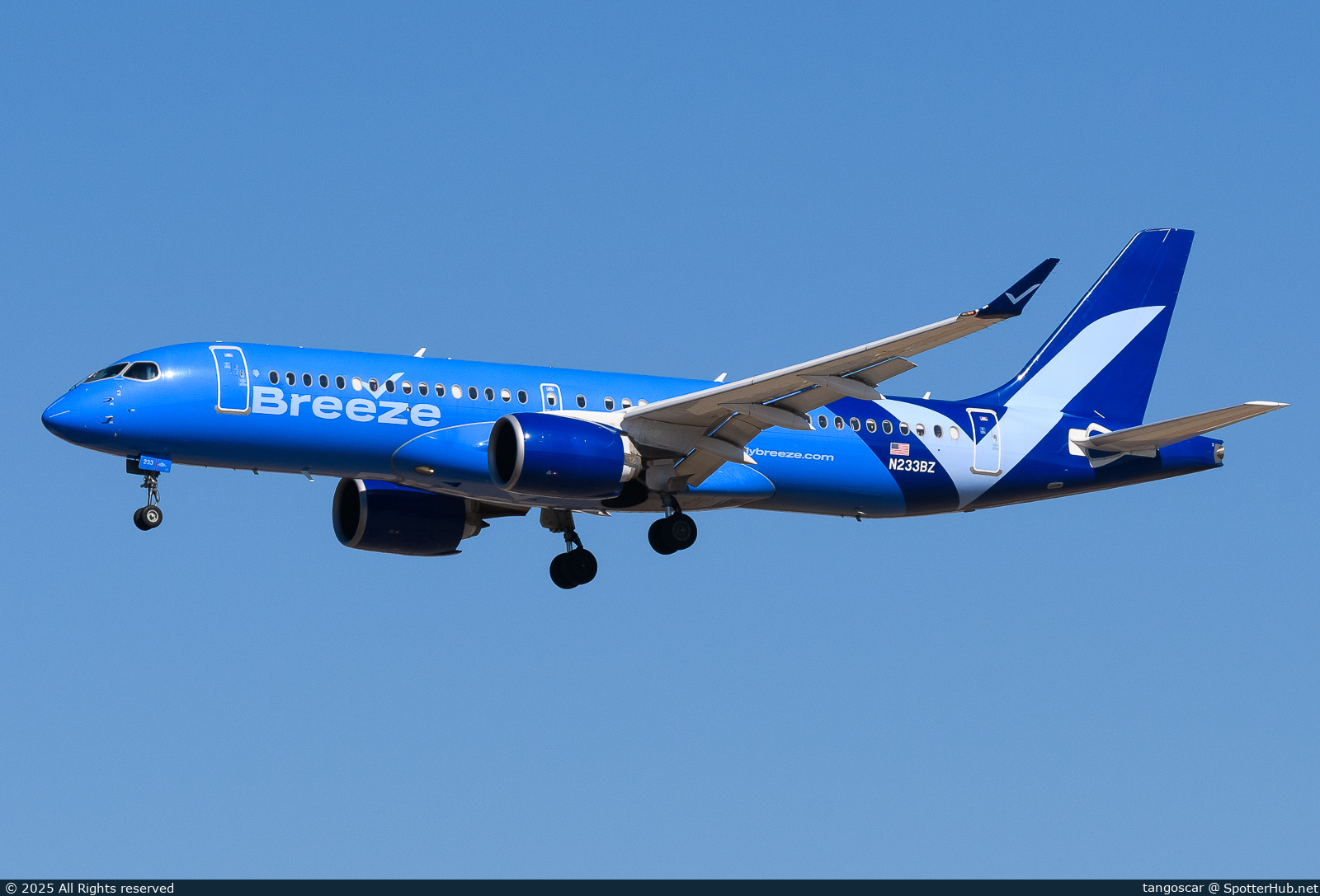 Photo of N233BZ - Airbus A220-300 operated by Breeze Airways