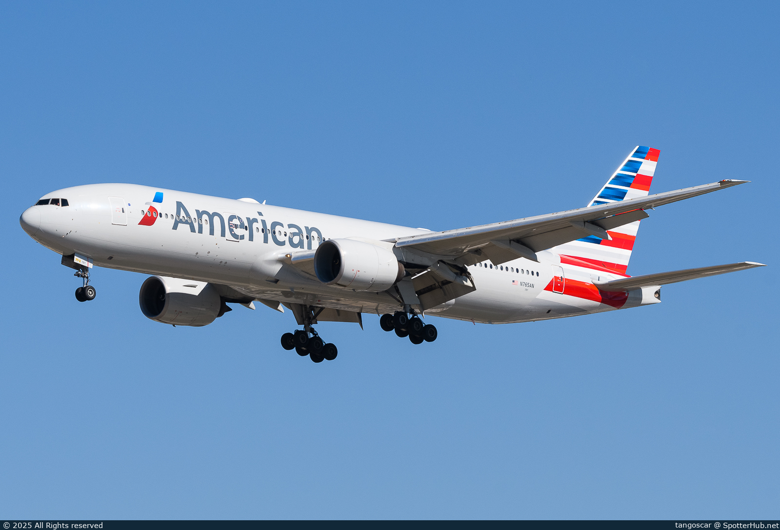 Photo of N765AN - Boeing 777-223(ER) operated by American Airlines