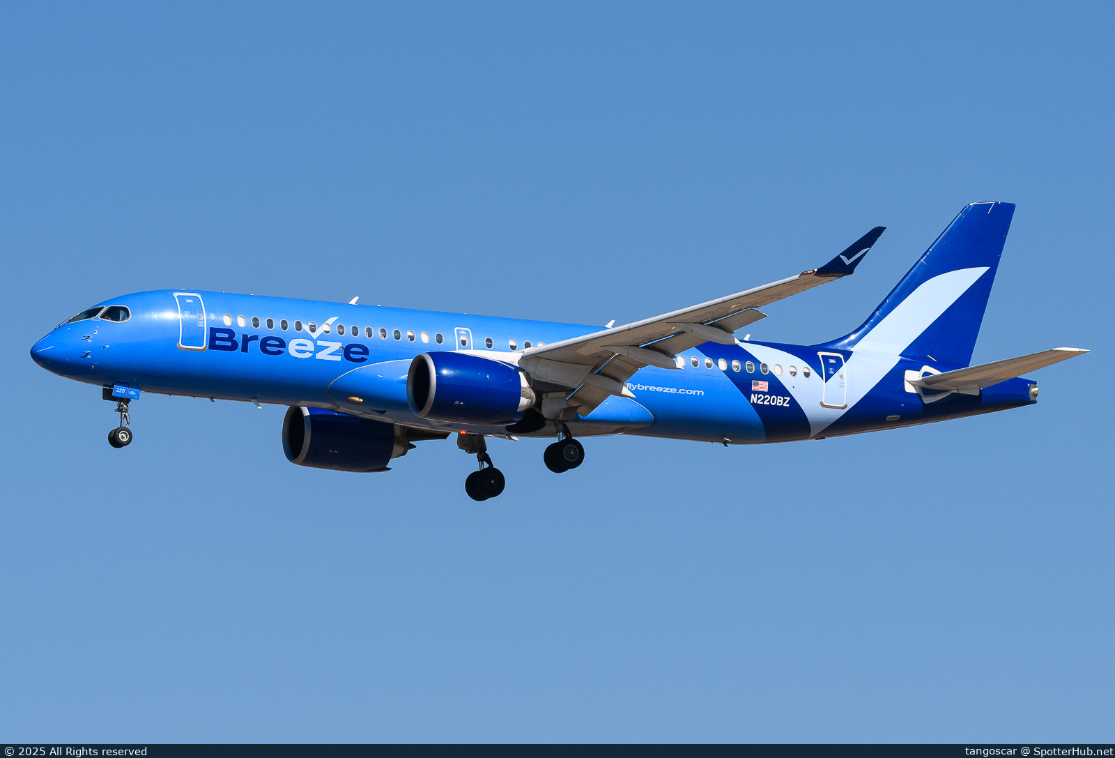 Photo of N220BZ - Airbus A220-300 operated by Breeze Airways