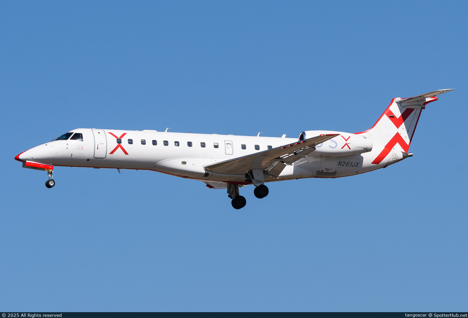 Photo of N261JX - Embraer ERJ-135LR operated by JetSuiteX