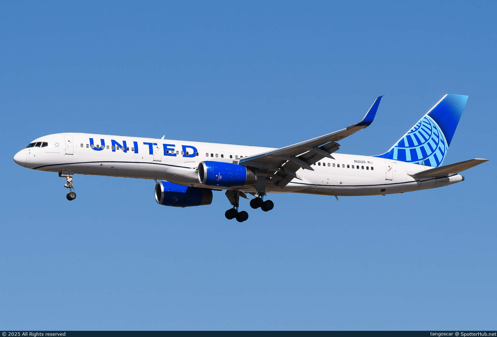 Photo of N12125 - Boeing 757-224 operated by United Airlines