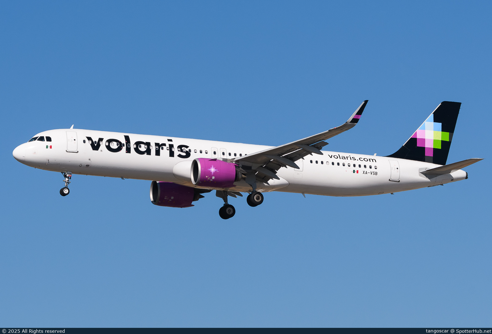 Photo of XA-VSB - Airbus A321-271NX operated by Volaris