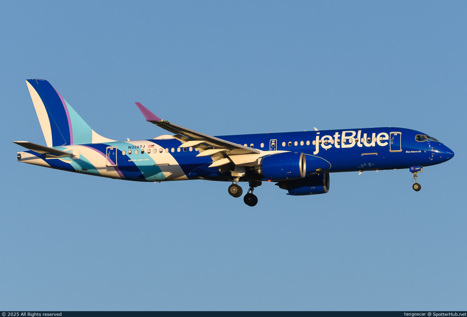 Photo of N3267J - Airbus A220-300 operated by jetBlue Airways