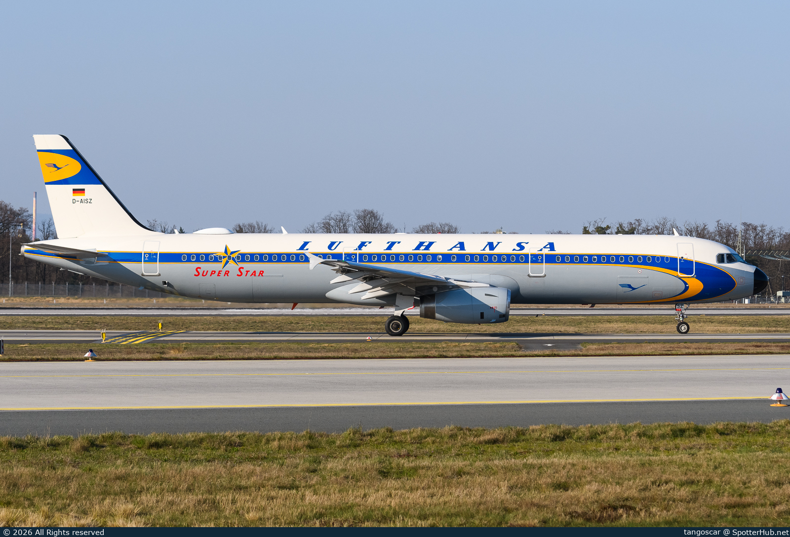 Photo of D-AISZ - Airbus A321-231 operated by Lufthansa