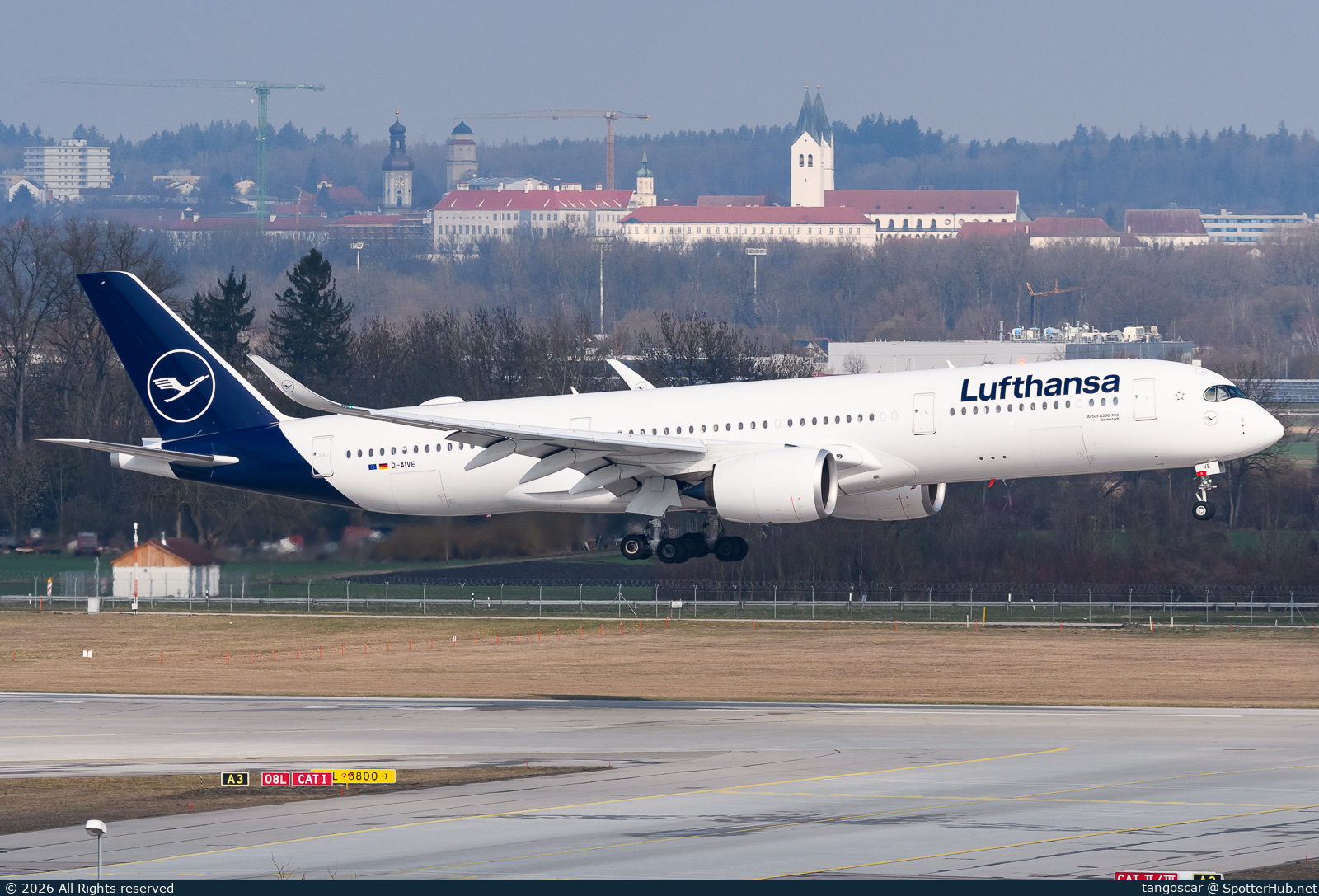 Photo of D-AIVE - Airbus A350-941 operated by Lufthansa