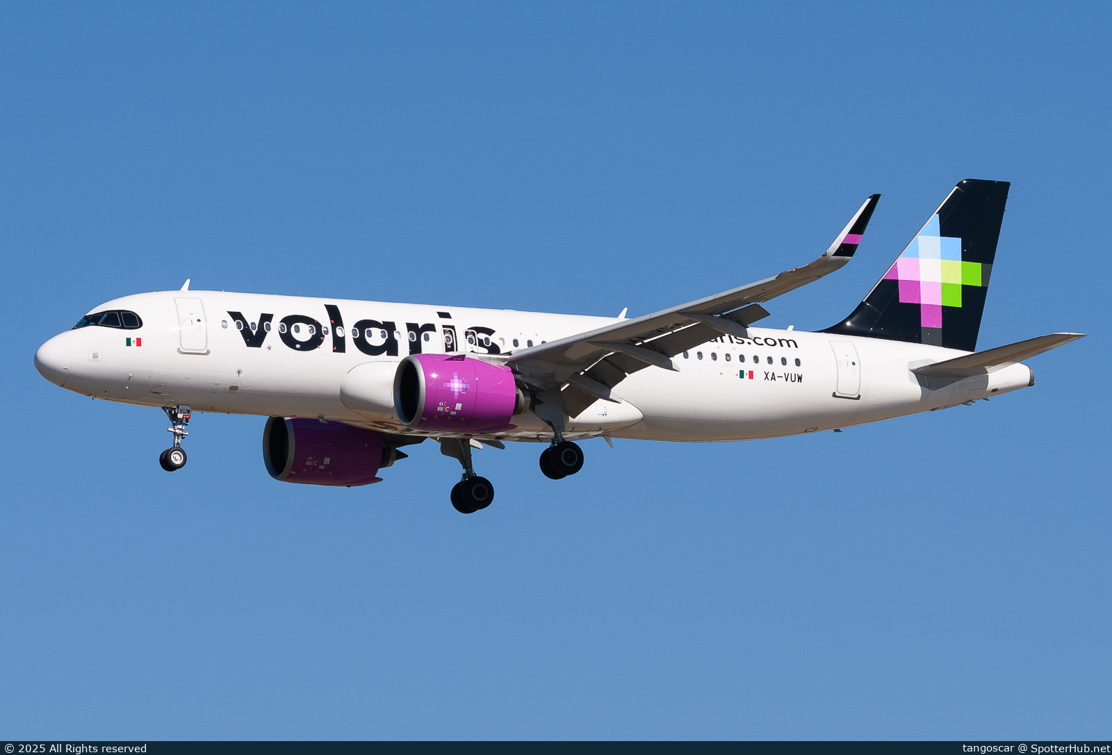 Photo of XA-VUW - Airbus A320-271N operated by Volaris