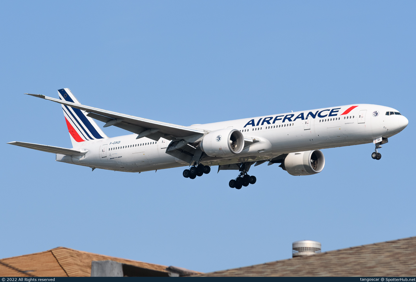 Photo of F-GSQI - Boeing 777-328(ER) operated by Air France