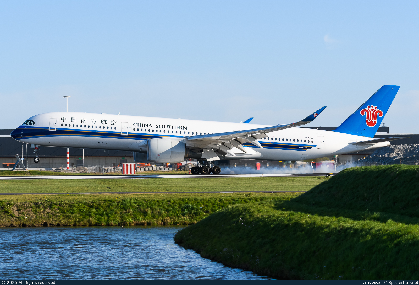Photo of B-32ED - Airbus A350-941 operated by China Southern Airlines