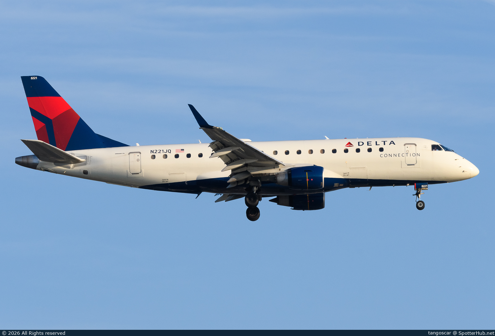 Photo of N221JQ - Embraer ERJ-175LR operated by Delta Connection (opb Republic Airways)