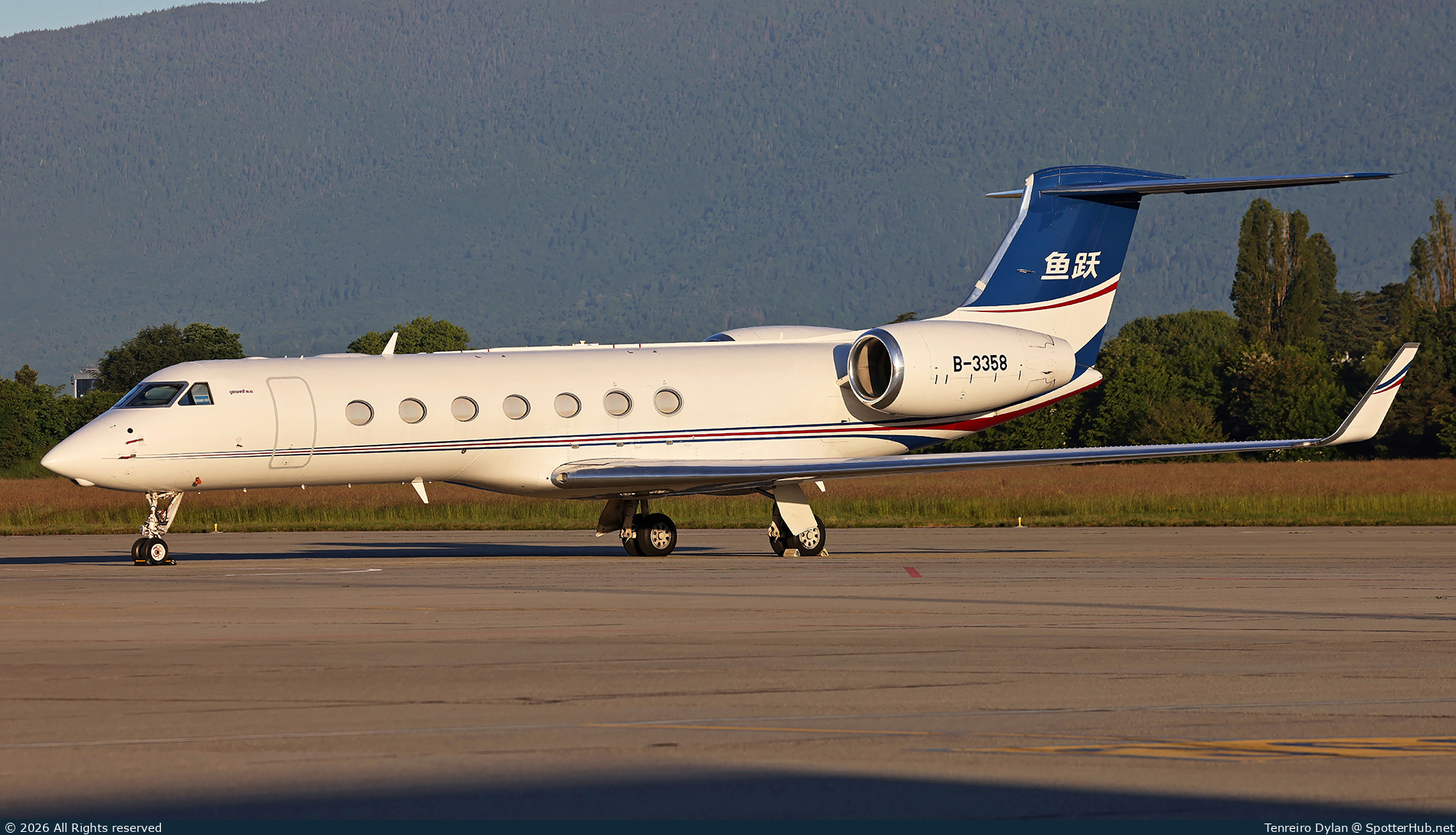 Photo of B-3358 - Gulfstream GV-SP (G550) operated by Asia United Business Aviation