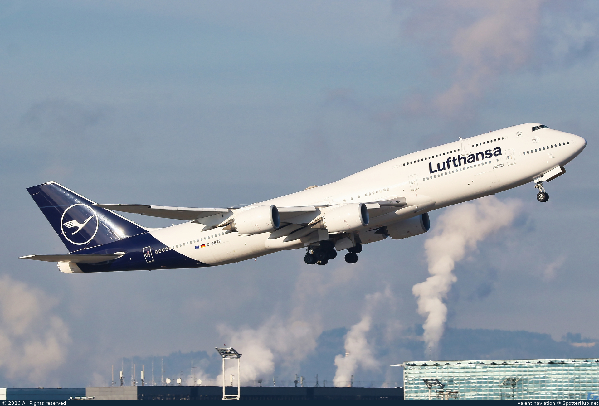 Photo of D-ABYF - Boeing 747-830 operated by Lufthansa