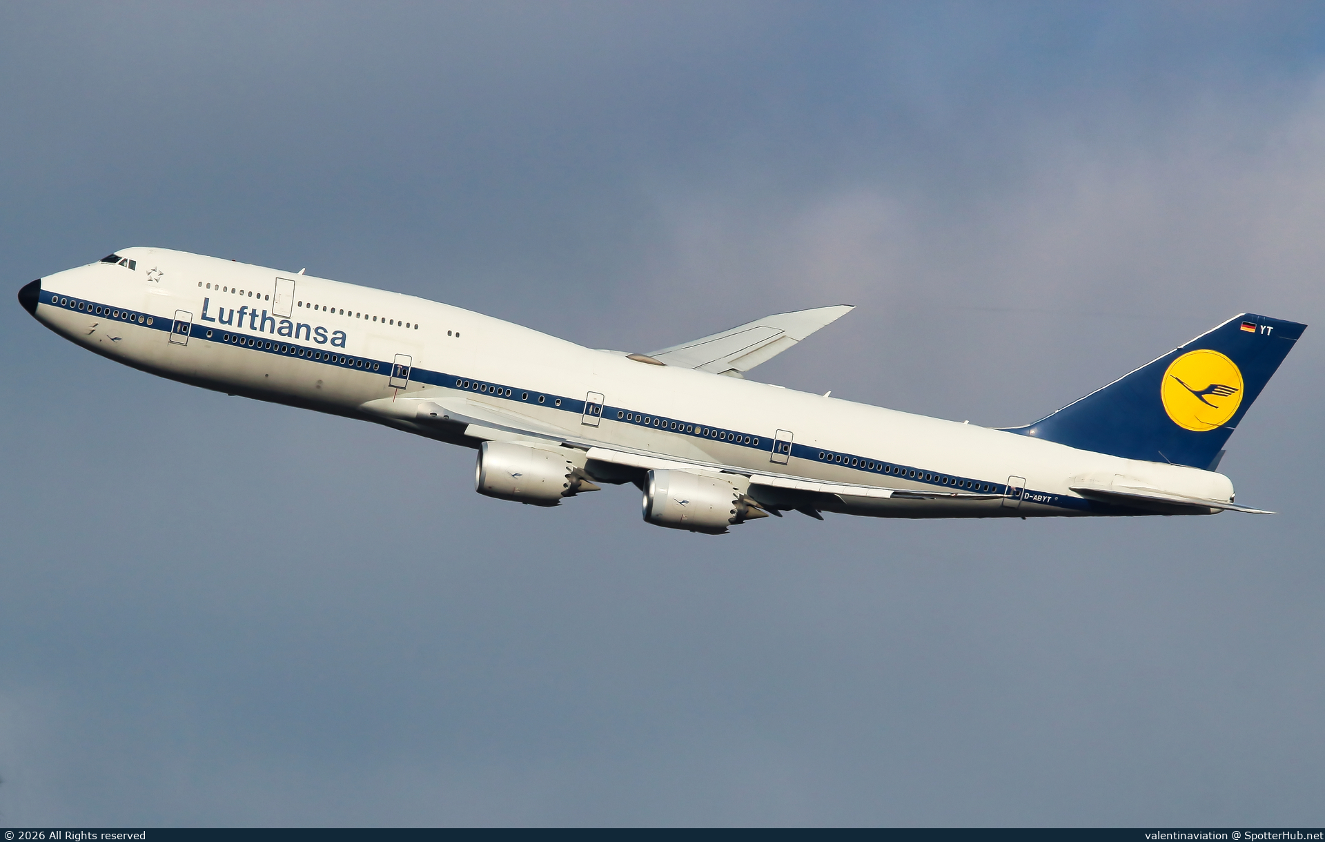 Photo of D-ABYT - Boeing 747-830 operated by Lufthansa
