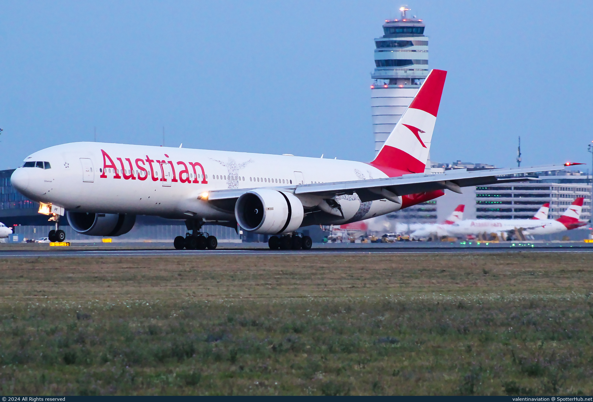 Photo of OE-LPF - Boeing 777-2Q8(ER) operated by Austrian Airlines