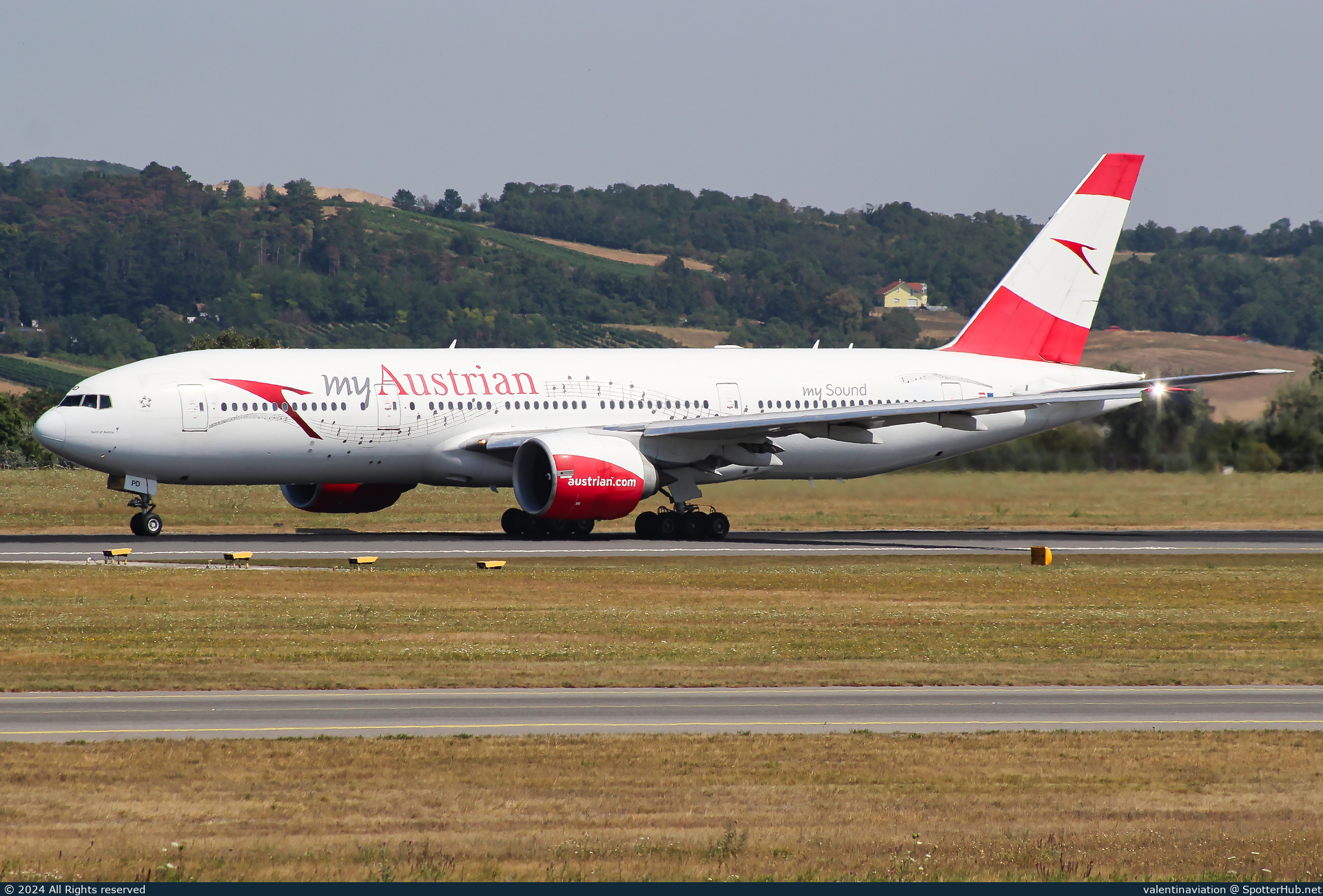 Photo of OE-LPD - Boeing 777-2B8(ER) operated by Austrian Airlines