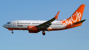 UR-SQD - Boeing 737-73V