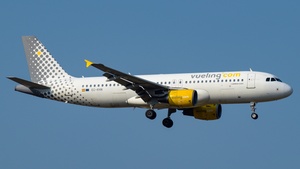 Photo of EC-KHN - Airbus A320-216 operated by Vueling