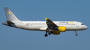 Photo of EC-MBK - Airbus A320-214 operated by Vueling