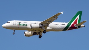 Photo of EI-DSY - Airbus A320-216 operated by Alitalia