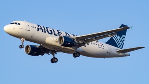 Photo of F-HBAO - Airbus A320-214 operated by Aigle Azur