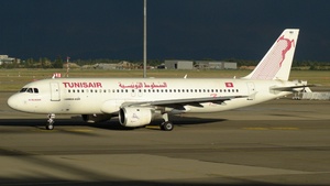 Photo of TS-IMH - Airbus A320-211 operated by Tunisair